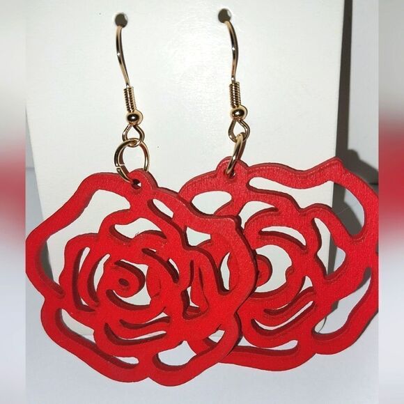 Gorgeous hollow rose wooden earrings - Picture 5 of 5